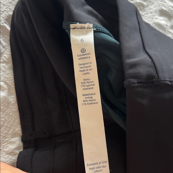 Set lululemon athletica Teal and Black leggings and sports bra - Picture 13 of 13